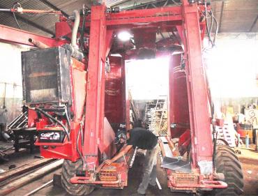 Adaptação em colhedeira de café